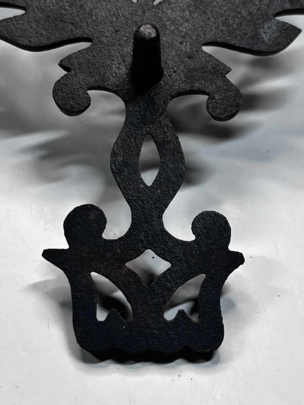 Vintage 1949 J.Z.H. Cast Iron Trivet Eagle & Heart Wreath Americana heart - Picture 5 of 10
